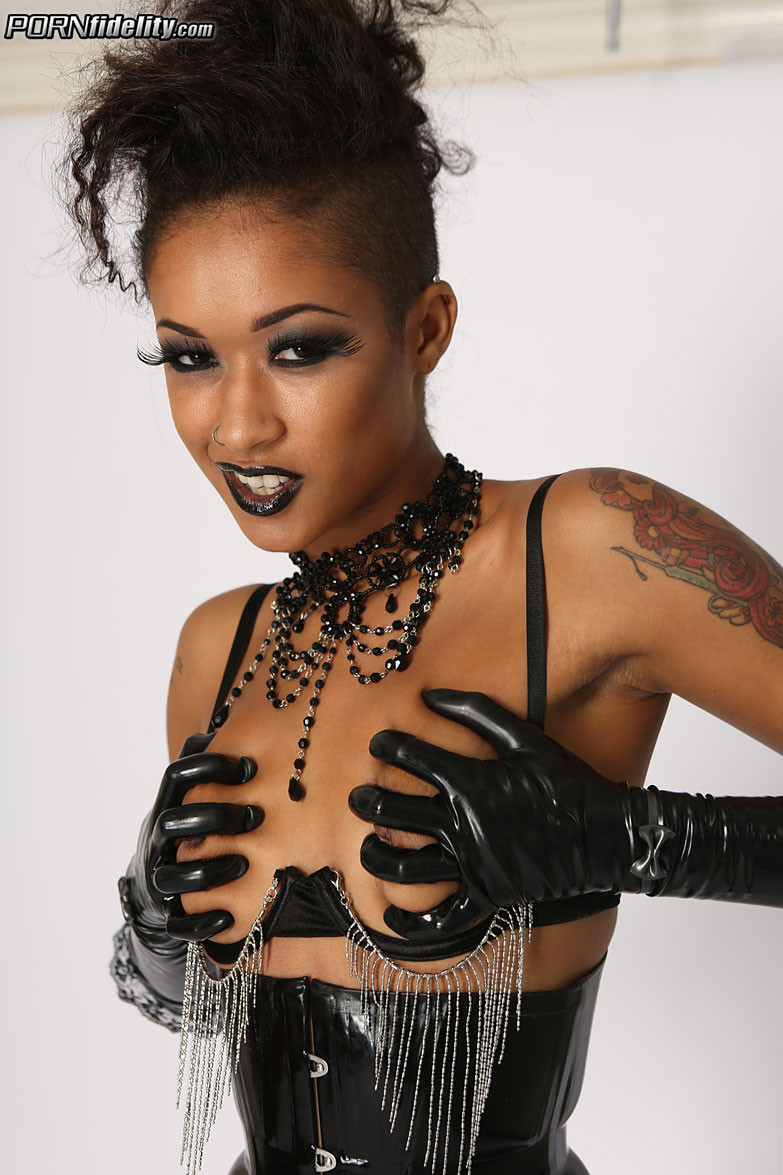 Skin diamond à pornfidelity
 #72511577