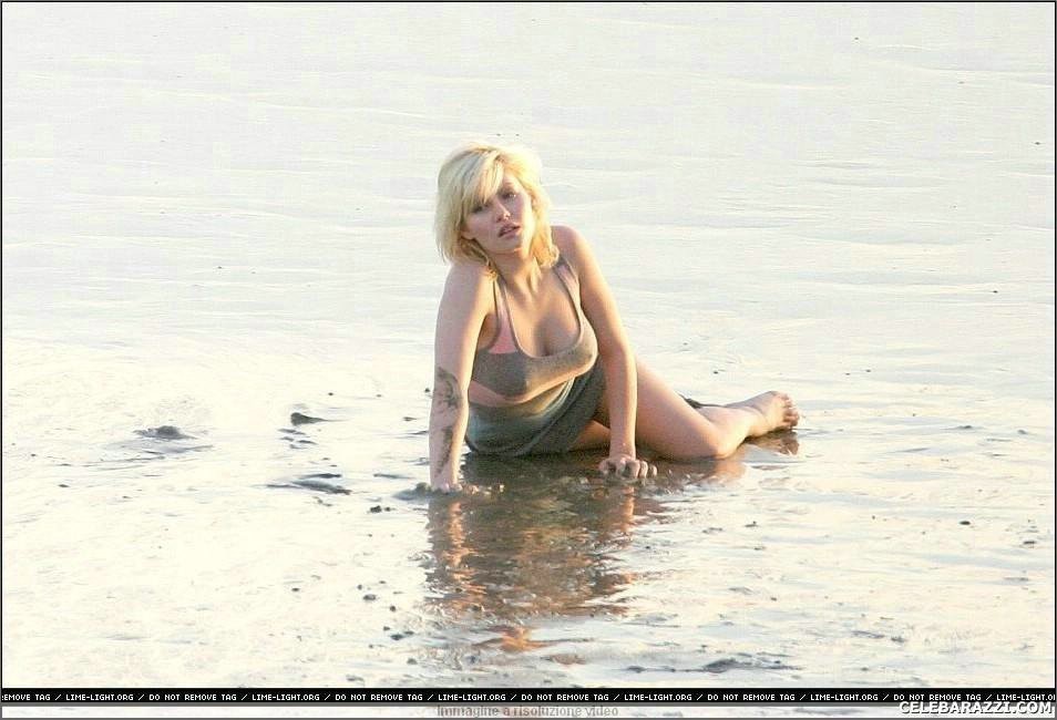 Celebrity dollface Elisha Cuthbert poses topless on the camera #75326043