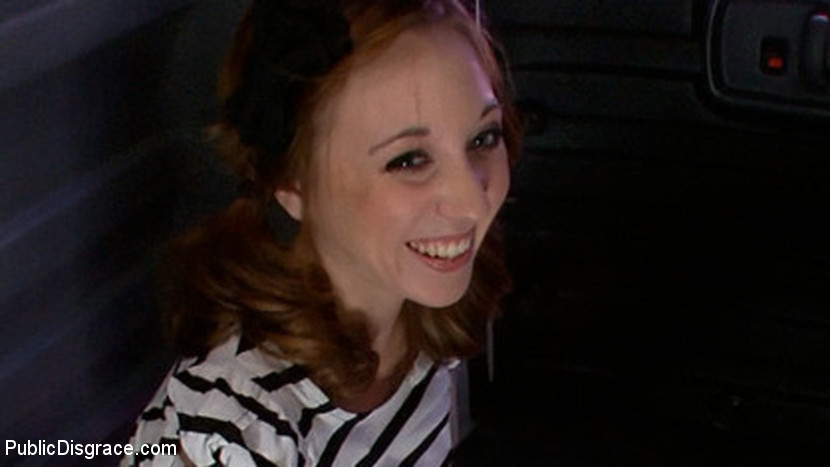 20 Jahre altes Mädchen erzählt ihren Eltern, dass sie babysittet, aber sie ist nicht....instead s
 #72104167