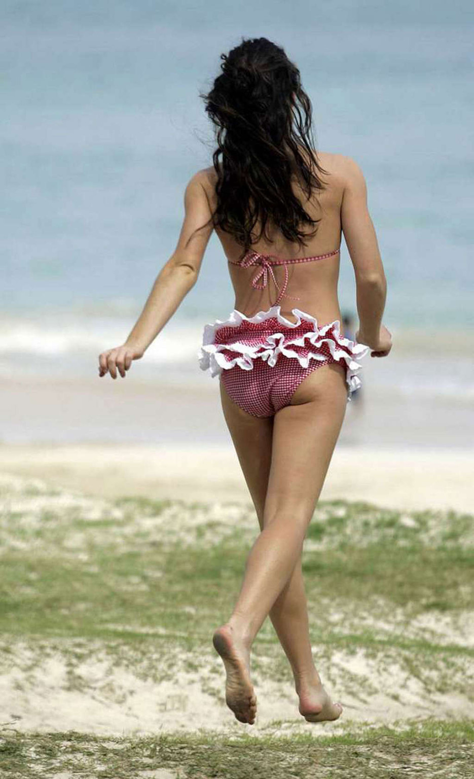 Evangeline lilly che mostra il suo corpo sexy e culo caldo in bikini
 #75354132