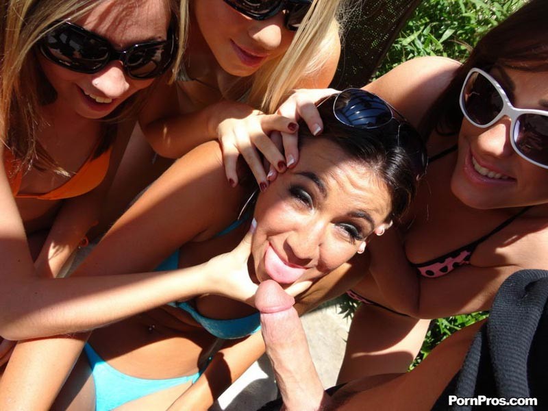 Wilde Sexparty am Pool mit Stephani Moretti und ihren verrückten Grilfriends
 #73154332