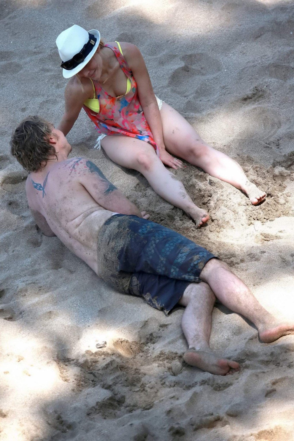 Kristen Bell showing off her yellow bikini ass at the beach in Hawaii #73012727