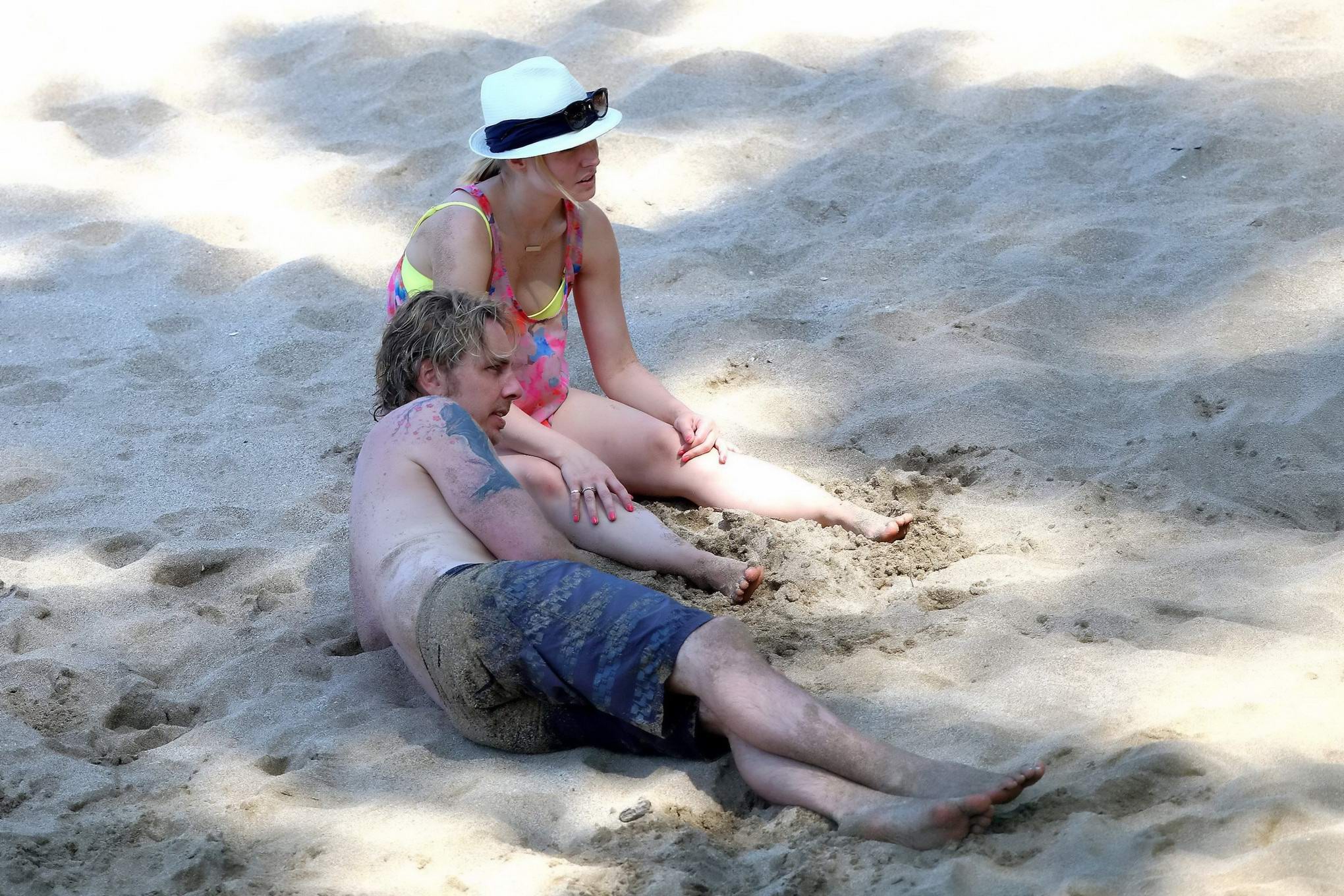 Kristen Bell showing off her yellow bikini ass at the beach in Hawaii #73012749