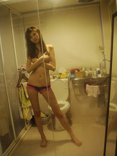 Sehr niedlich asiatische Mädchen in sexy selbst Bilder
 #69864496