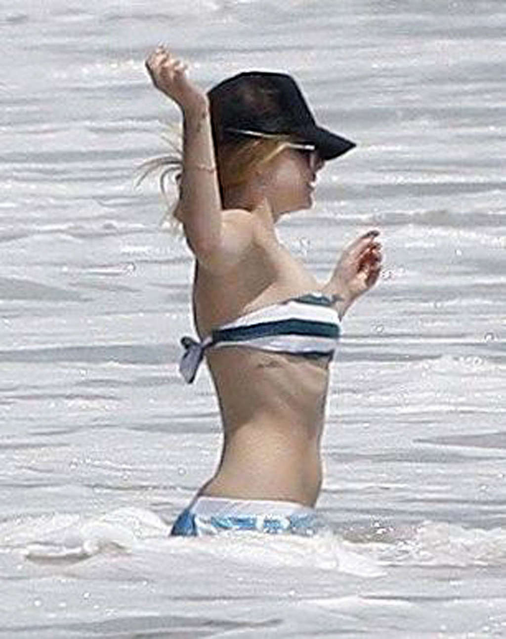 Avril Lavigne very sexy and hot bikini and nipple slip paparazzi photos #75338517