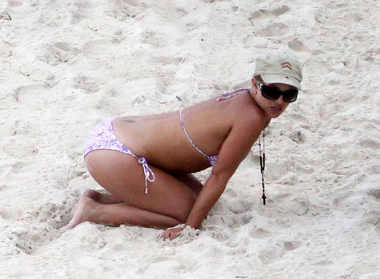 Britney Spears exposing sexy body and nice ass in bikini on beach #75318038