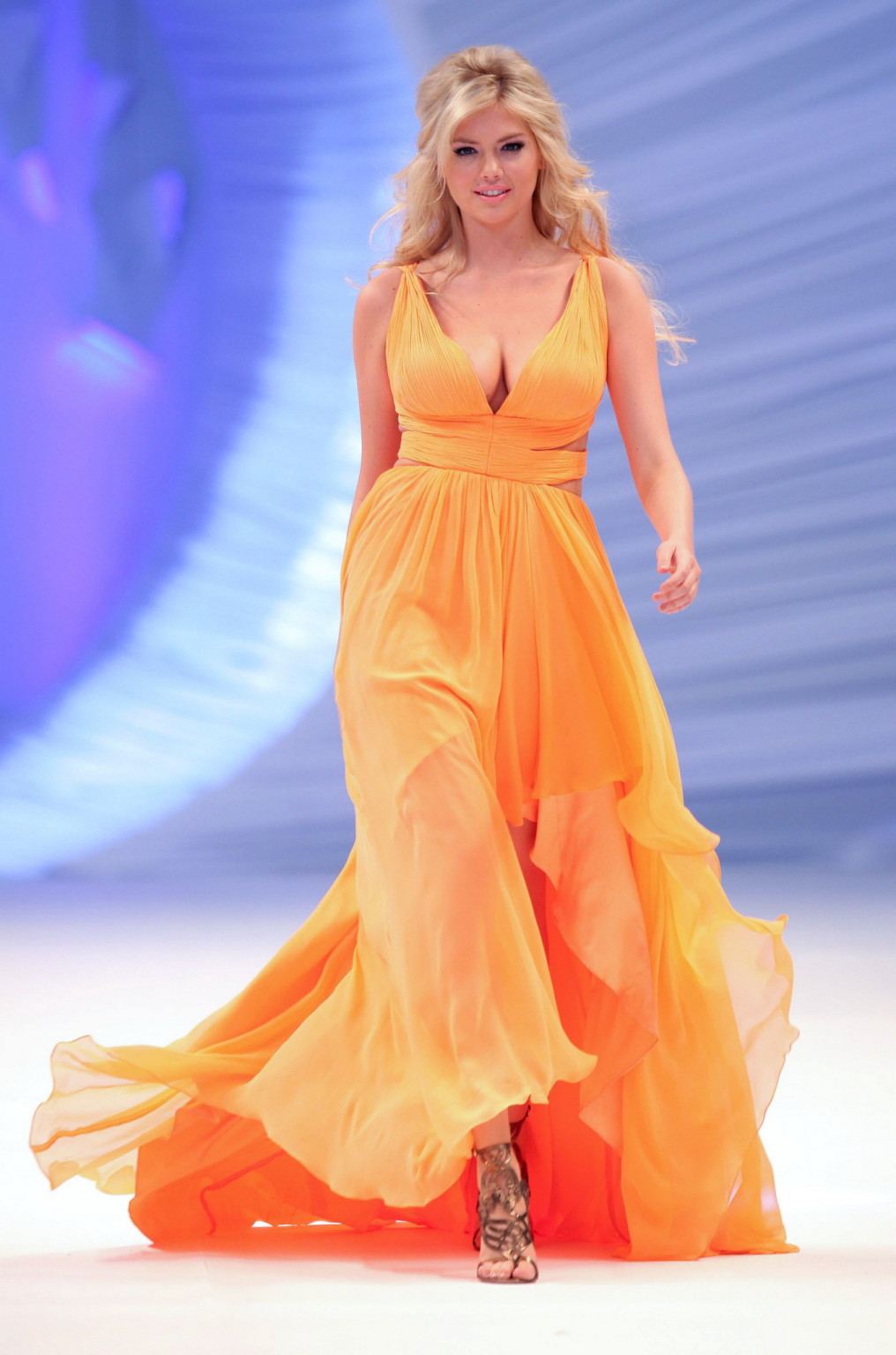 メキシコで開催された「Liverpool Fashion Fest」で胸の谷間を見せる巨乳のケイト・アップトン
 #75271965