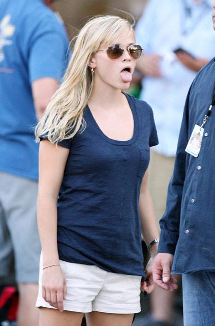 Reese witherspoon pechos grandes en camisa apretada
 #75380150