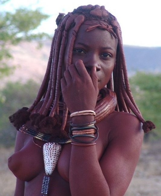 Echte afrikanische Stämme posieren nackt
 #67277855