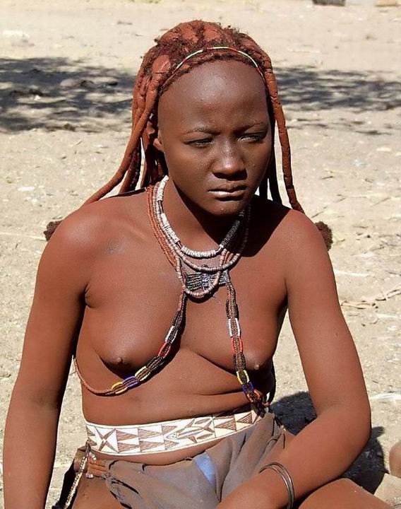 Echte afrikanische Stämme posieren nackt
 #67277910
