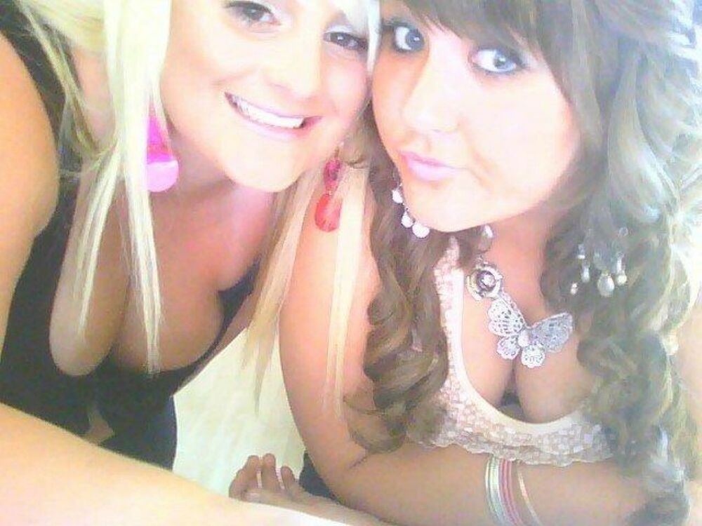 Emo teen girlfriends posing and selfshot pics 11 #67835874