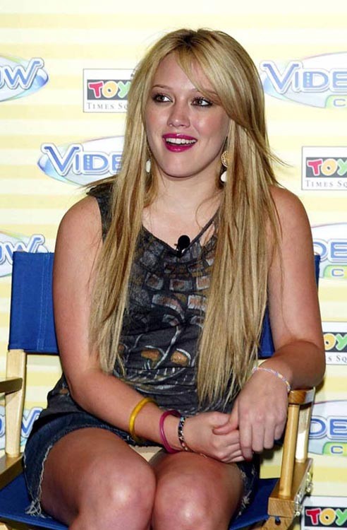 Hilary duff mostrando sus sexys y duros pezones
 #75377546