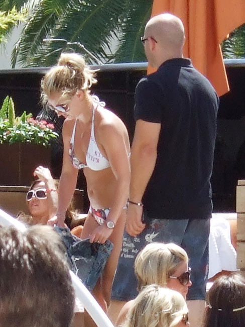 Celebrity babe Britney Spears upskirt and nipple slip in public #75406178