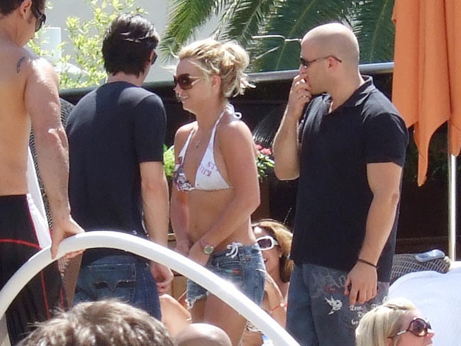 Celebrity babe Britney Spears upskirt and nipple slip in public #75406187