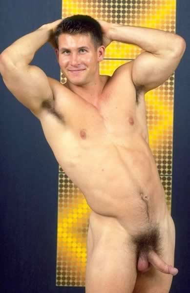 Muscular hunk posando desnudo
 #77010363