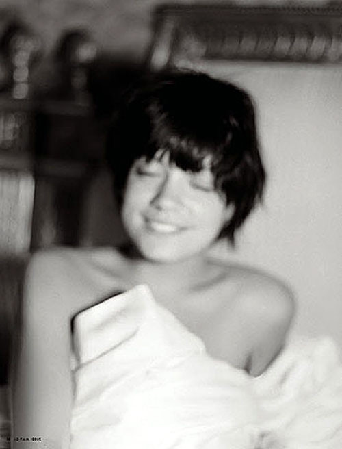 Lily Allen che mostra le sue belle tette in alcuni photoshot nudo e posa molto sexy
 #75389740