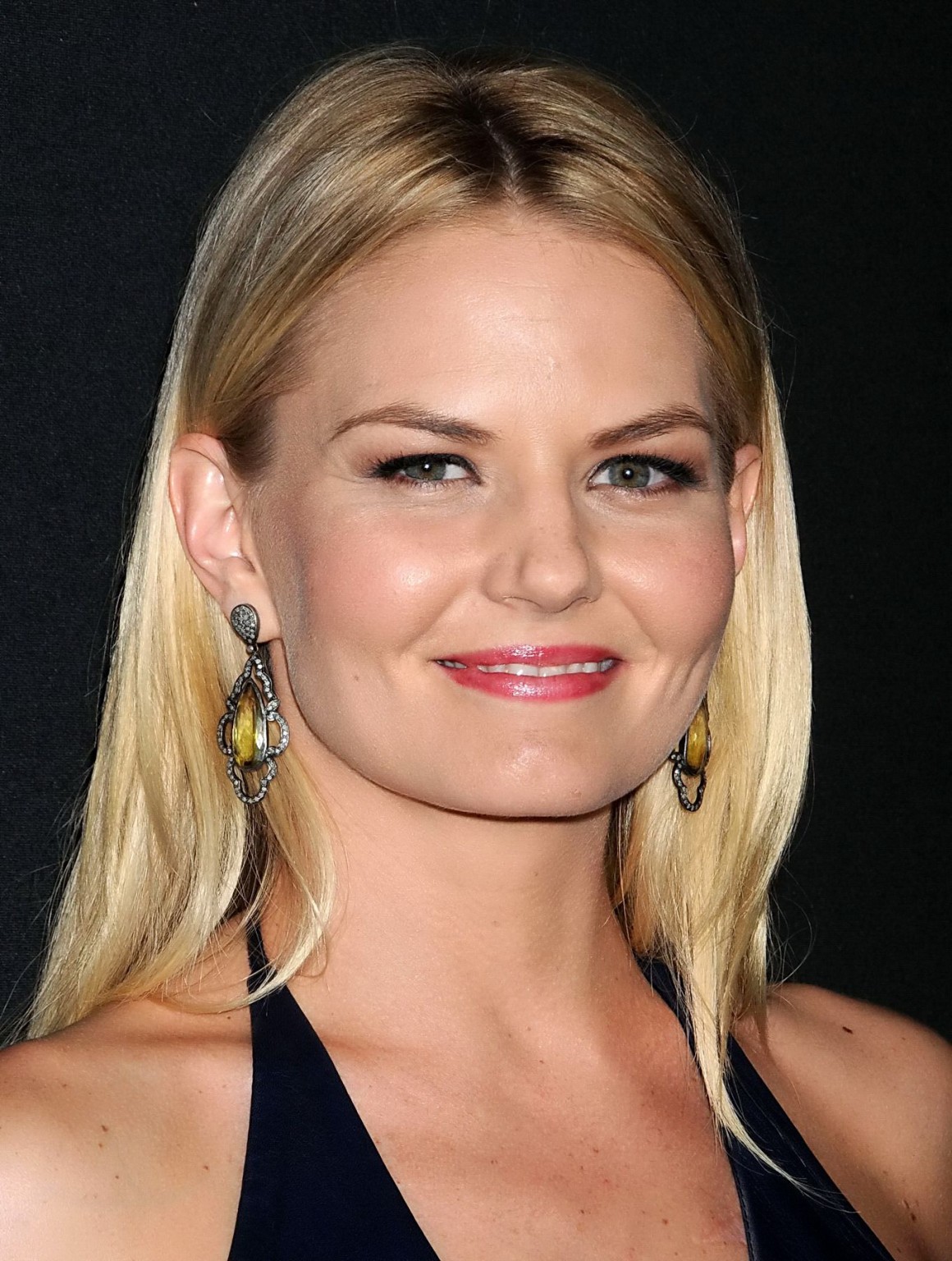 Jennifer morrison senza reggiseno che indossa un mini abito di pelle nera al lancio di myspace
 #75228952