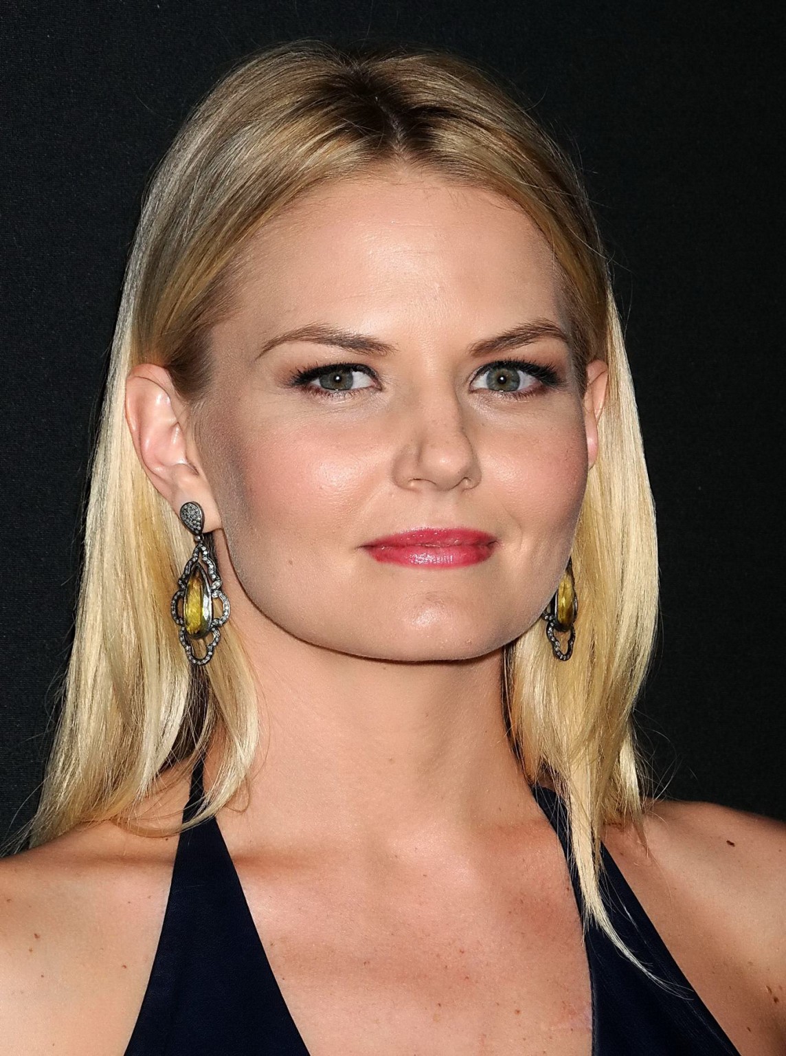 Jennifer morrison senza reggiseno che indossa un mini abito di pelle nera al lancio di myspace
 #75228959