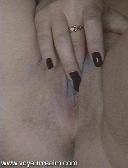 Nacktes Amateur-Babe masturbiert im Bett
 #67505352