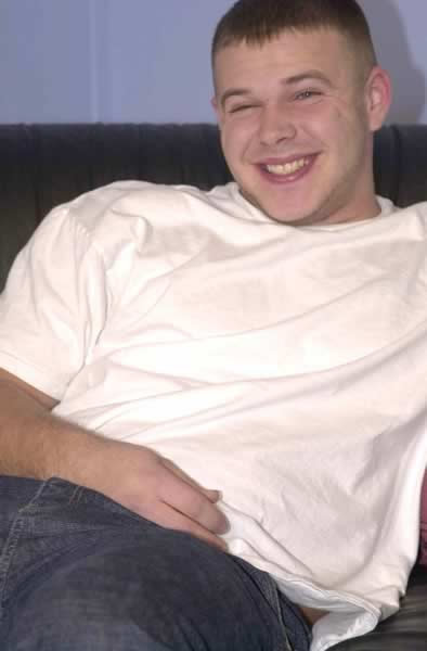 Amateur cachondo masturbando su polla
 #77007638