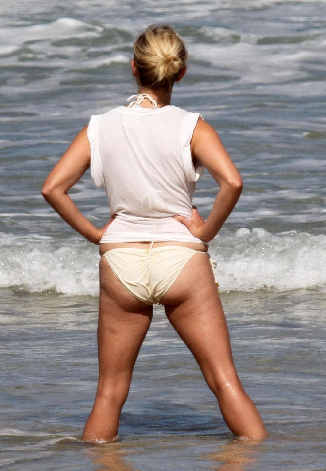 Reese Witherspoon shows off her ass while surfing in Hawaii #75291133