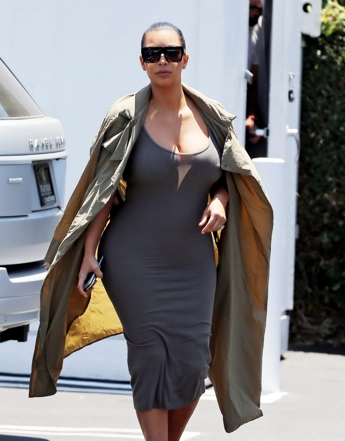Kim kardashian en buste montrant des pokies et un énorme décolleté
 #75157584