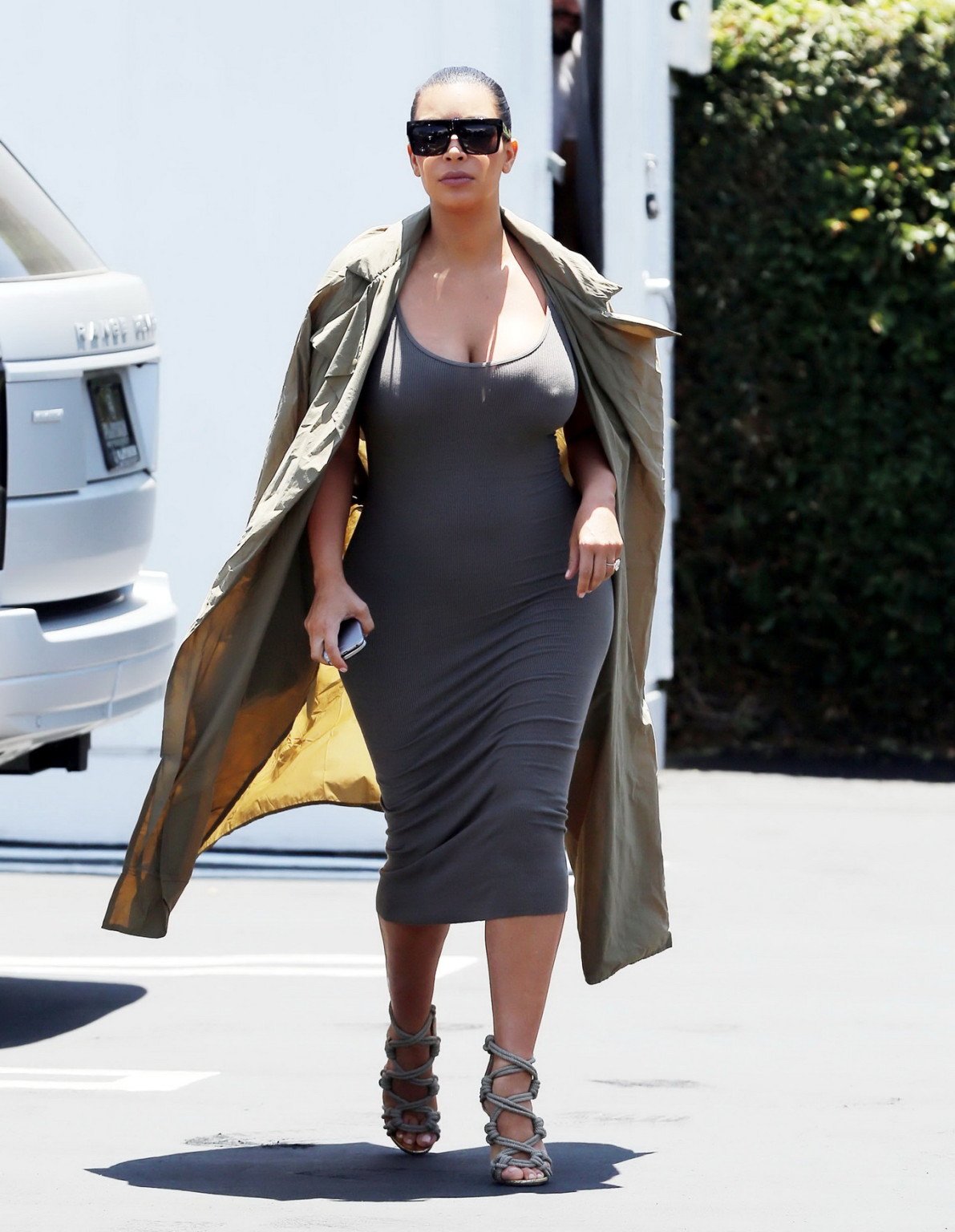 Kim kardashian busty mostrando pokies e scissione enorme
 #75157600