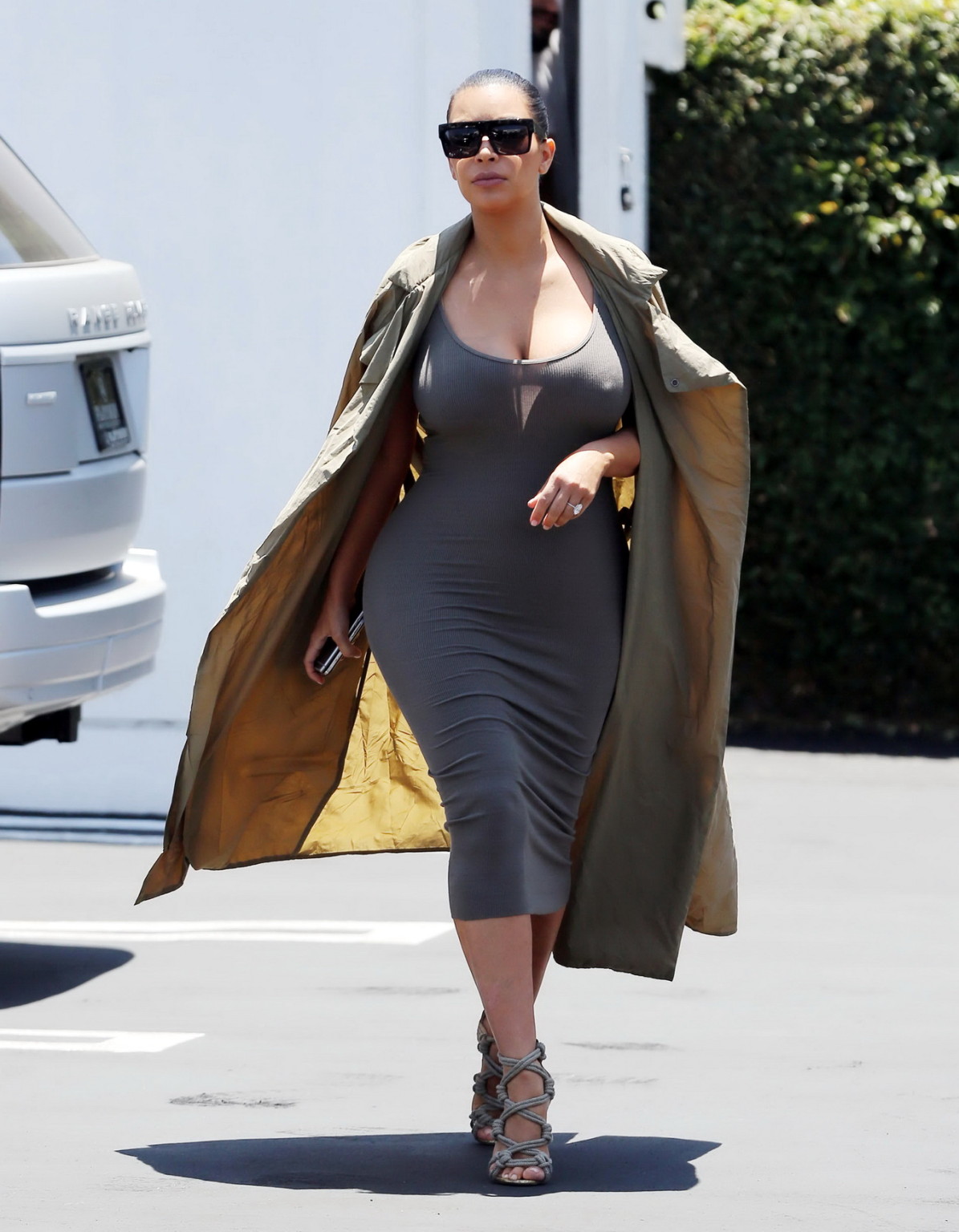 Kim kardashian vollbusig zeigt pokies und riesiges dekolleté
 #75157617