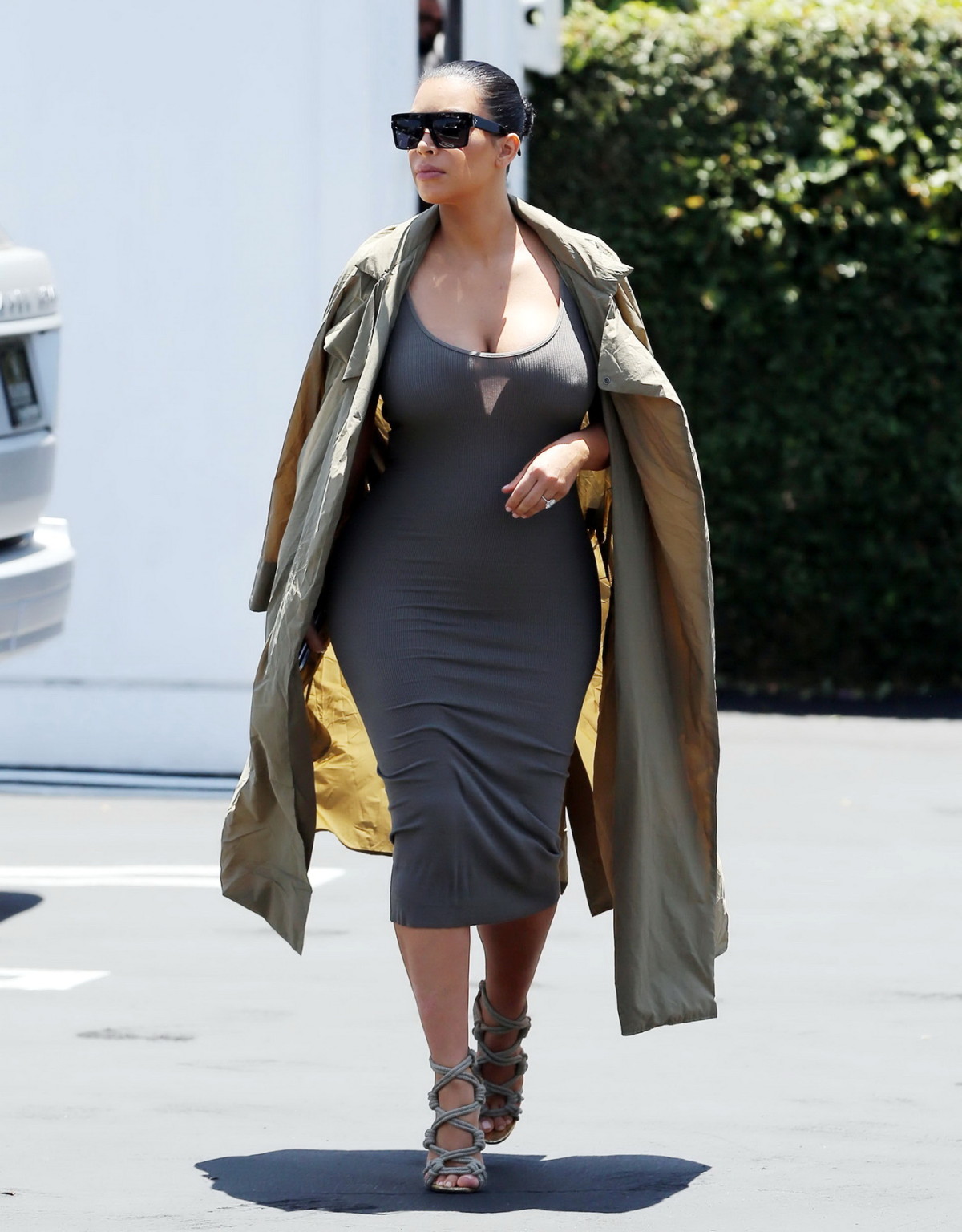 Kim kardashian vollbusig zeigt pokies und riesiges dekolleté
 #75157621