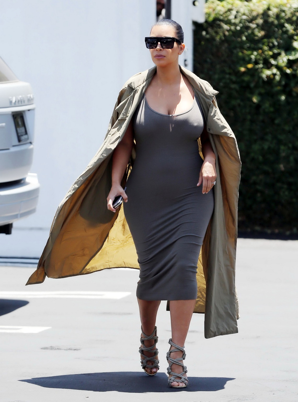 Kim kardashian vollbusig zeigt pokies und riesiges dekolleté
 #75157627
