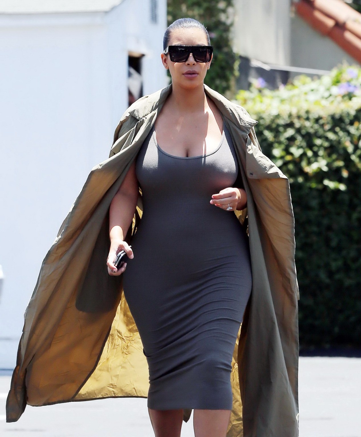 Kim kardashian vollbusig zeigt pokies und riesiges dekolleté
 #75157640