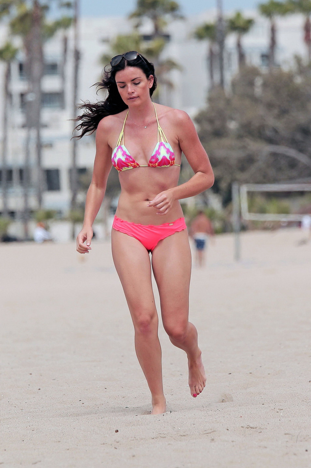 Courtney robertson montrant son cul parfait en bikini à la plage de los angeles.
 #75192881