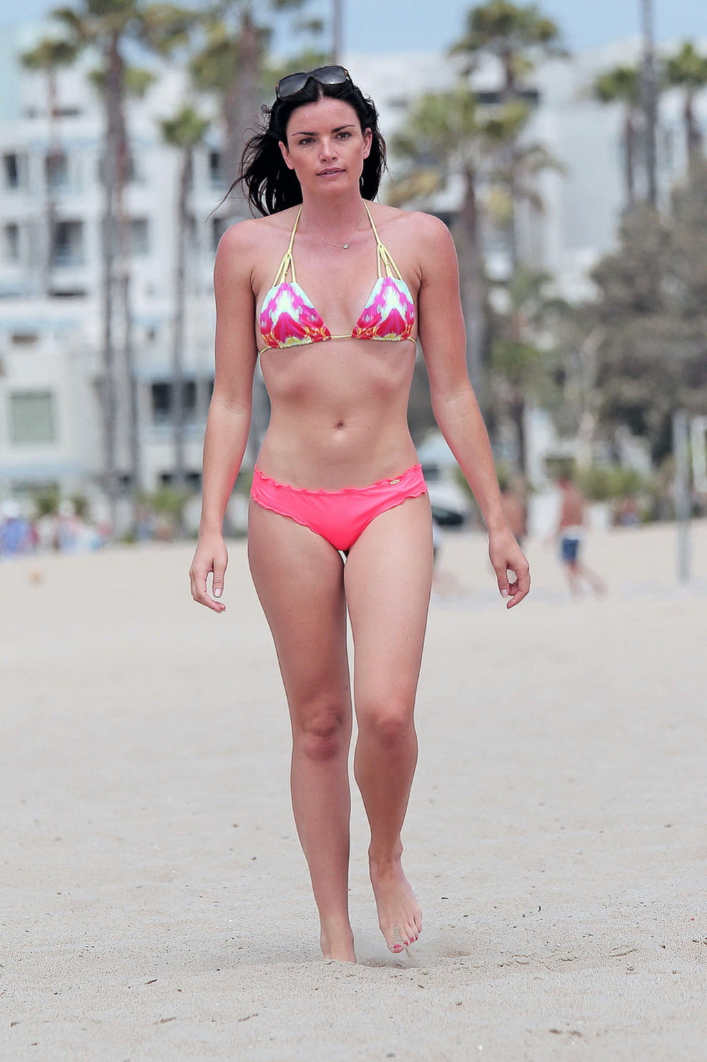 Courtney robertson montrant son cul parfait en bikini à la plage de los angeles.
 #75192885