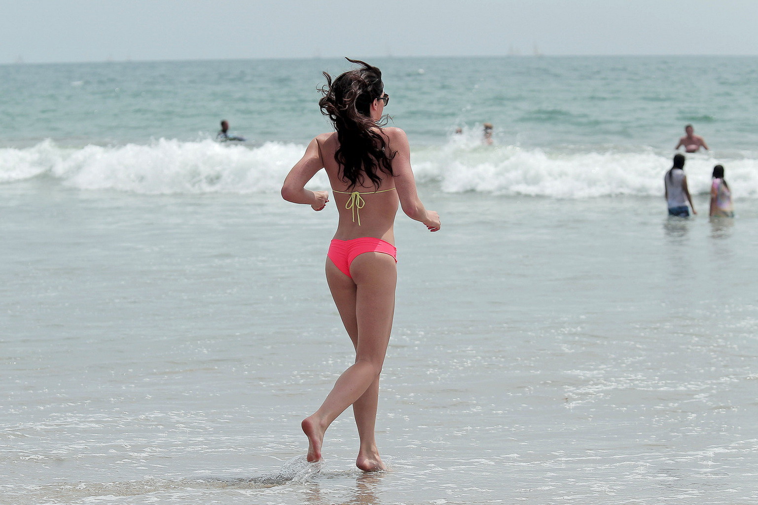 Courtney Robertson showing off her perfect bikini ass at the beach in Los Angele #75192912