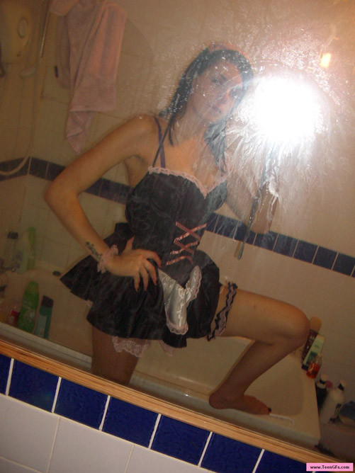 Joven amateur sola posando en lencería sexy sesión fetiche
 #78307706