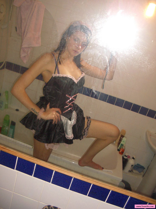 Joven amateur sola posando en lencería sexy sesión fetiche
 #78307713