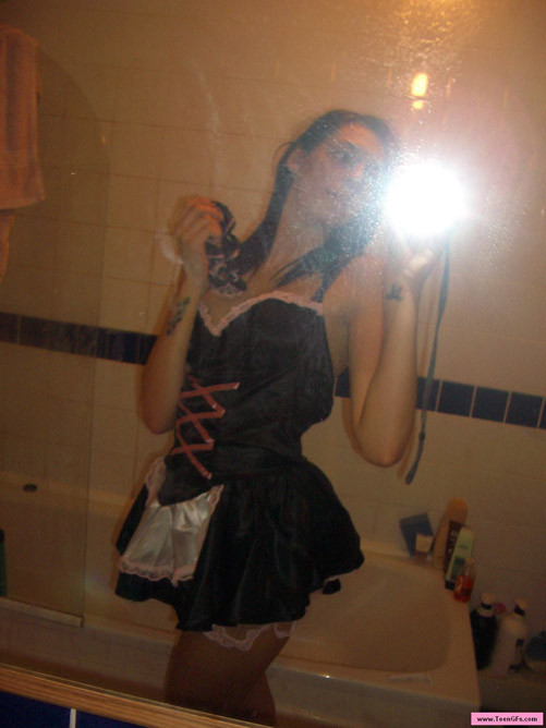Joven amateur sola posando en lencería sexy sesión fetiche
 #78307763