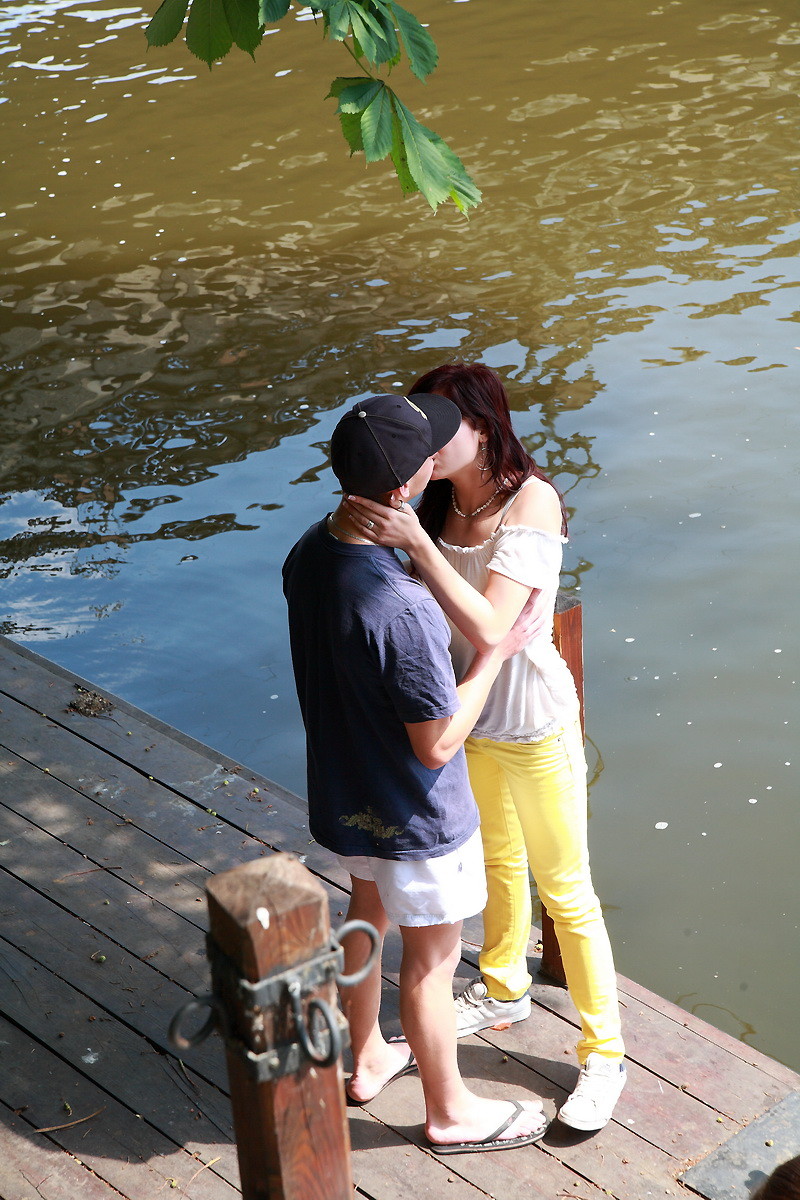 セクシーなベネディクタがシリルの硬いチンポを咥える
 #74439466