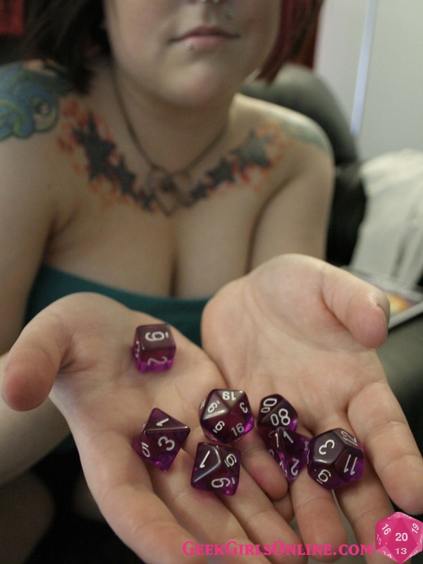 Gepierctes Nerdy Geek-Mädchen
 #67473562