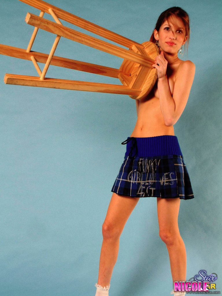 Nicole star oben ohne in einem Rock
 #73203543
