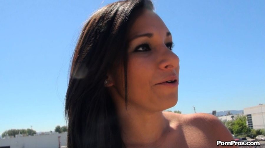 Pornstar Kim Kennedy fucked on a real roof top #75663107