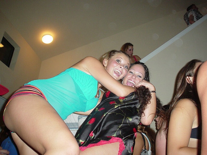 Amateur girlfriends posing #68088588