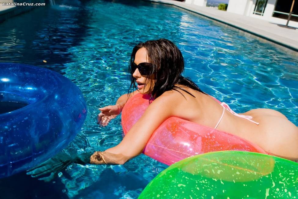 Catalina Cruz spreading in the pool #73195424
