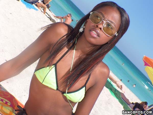 Sie ließ mich sogar mit ihrer Muschi spielen, während sie noch an Alex saugte. einmal t
 #73416482