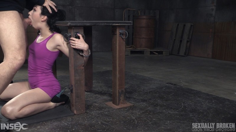 Unser Spielzeug für den Tag ist die atemberaubend schöne aria alexander. sie sieht zu pr
 #71660817