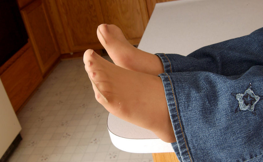 Linda nena amateur mostrando sus pies
 #76589291