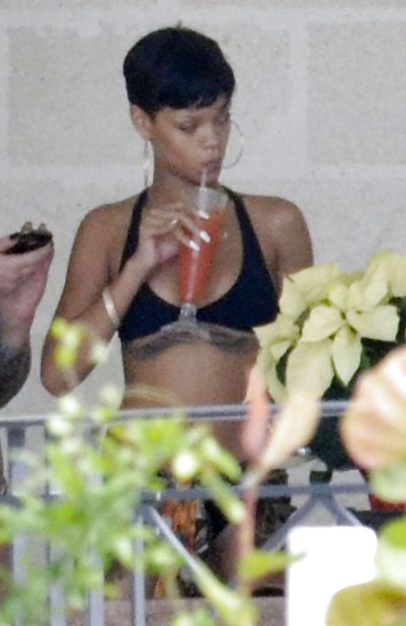 Rihanna exposing totally nude body while changing bikini #75245271