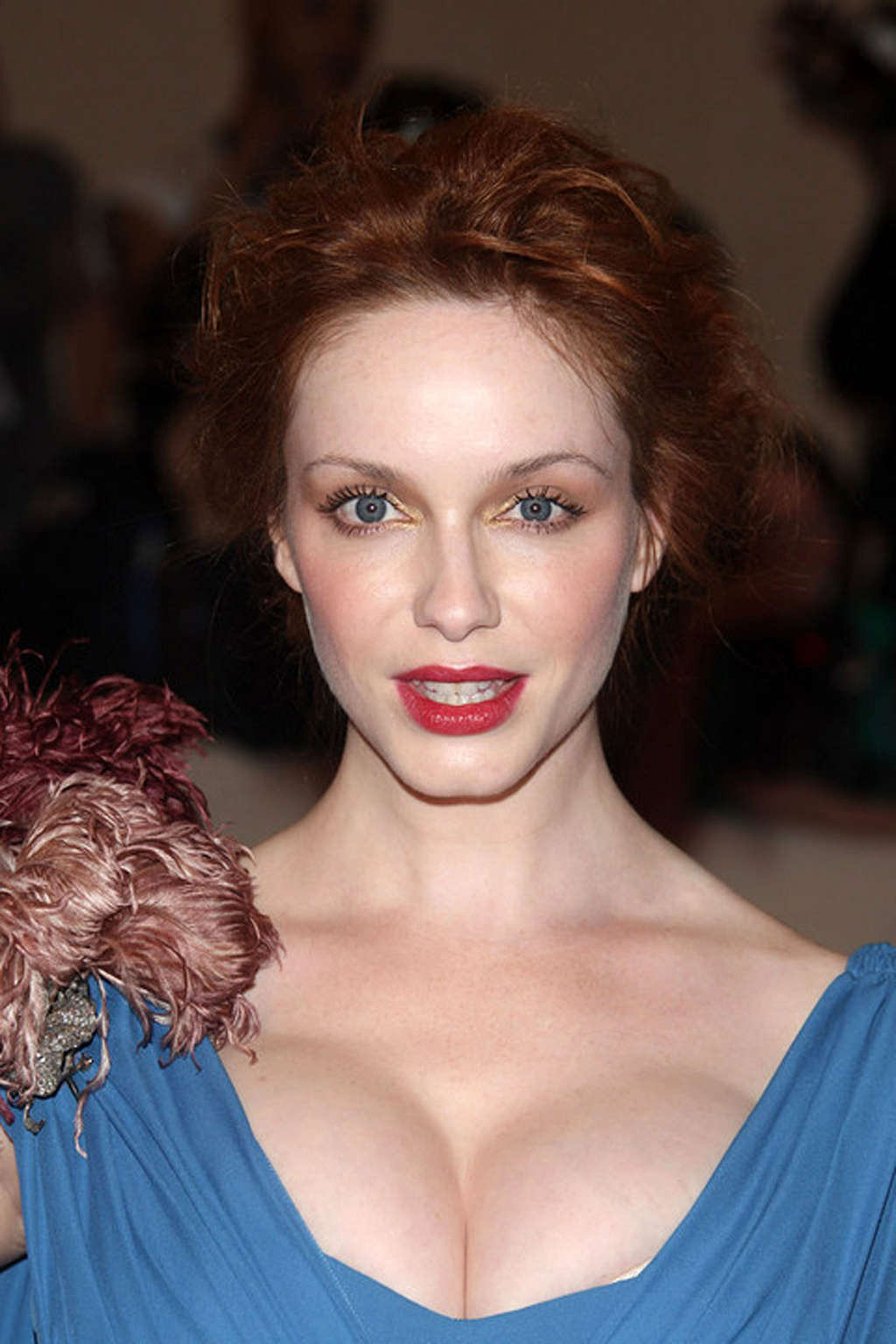 Christina Hendricks che espone le sue tette enormi e massicce cazzo
 #75350518