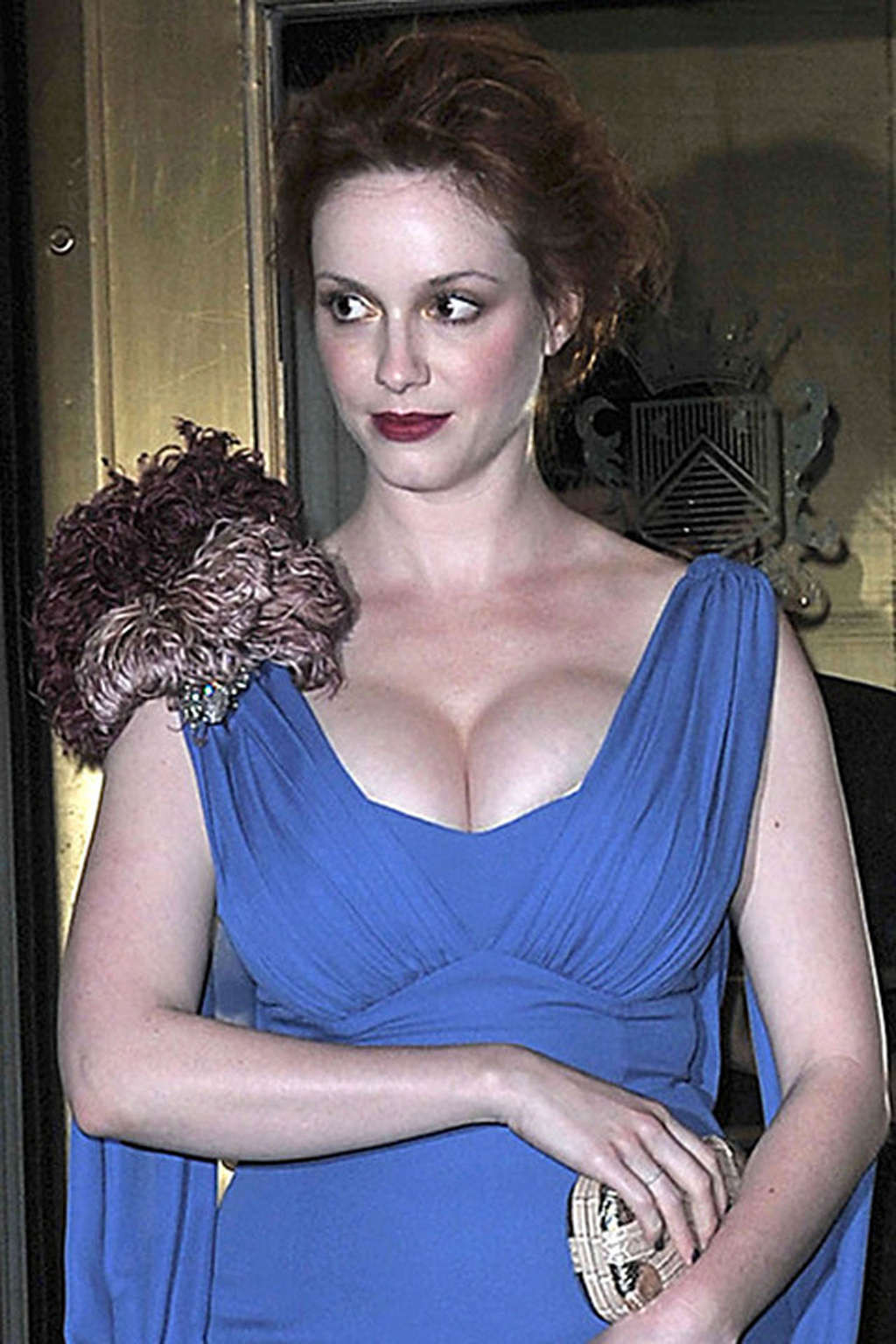 Christina Hendricks che espone le sue tette enormi e massicce cazzo
 #75350595