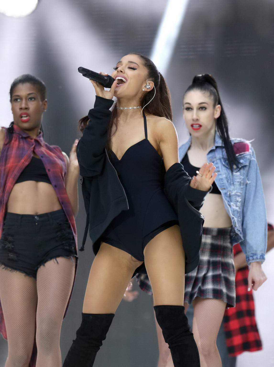 Ariana Grande shows off her shaved pussy in a tiny black outfit while performing #75161911